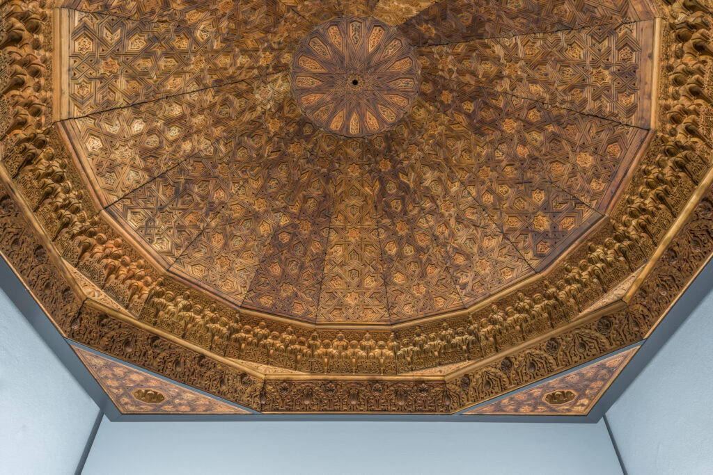 The Alhambra cupola installed in the galleries of the Pergamonmuseum (I. 5/ 78) © Staatliche Museen zu Berlin, Museum für Islamische Kunst / Johannes Kramer