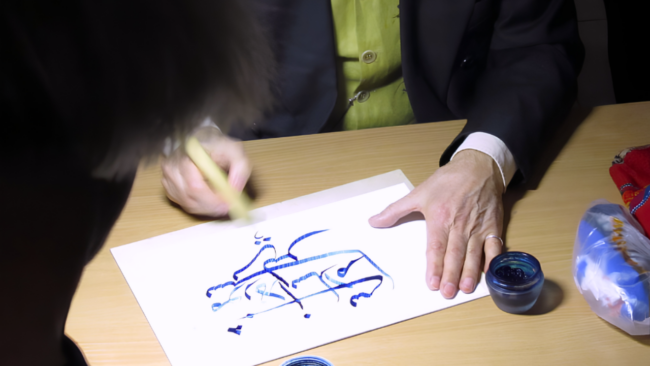 Shams Anwari at the exhibition opening "Language of the hand and joy of the heart", 2011. © Museum für Islamische Kunst